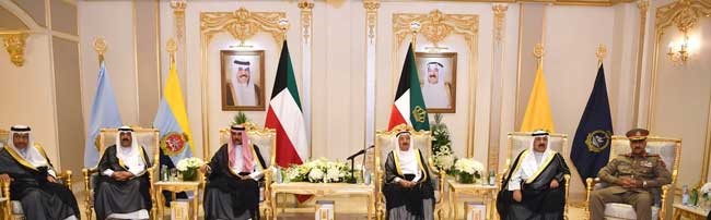 صاحب السمو لضباط الجيش: الدولة لن تتواني في دعم قواتنا البواسل في ظل التطورات المتسارعة للاسلحة ومناهج التدريب