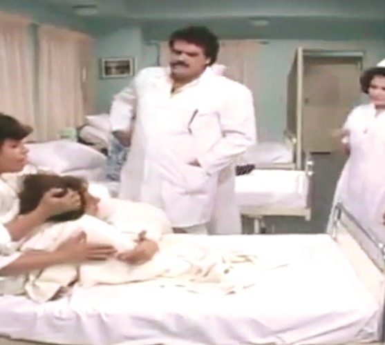 بالفيديو.. وحده تفلّي.. والثانية تغني