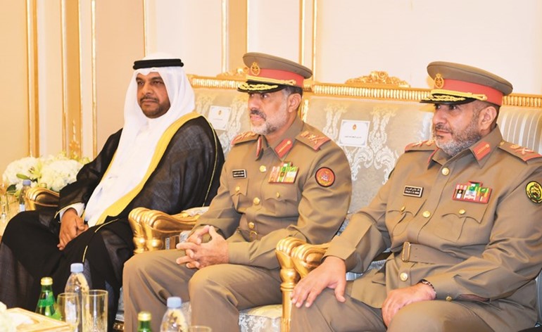 الشيخ أحمد المنصور والفريق الركن عبدالله النواف واللواء خالد الصالح ﻿