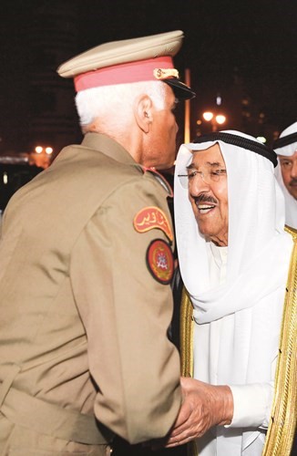 الفريق الركن محمد الخضر مستقبلا صاحب السمو ﻿