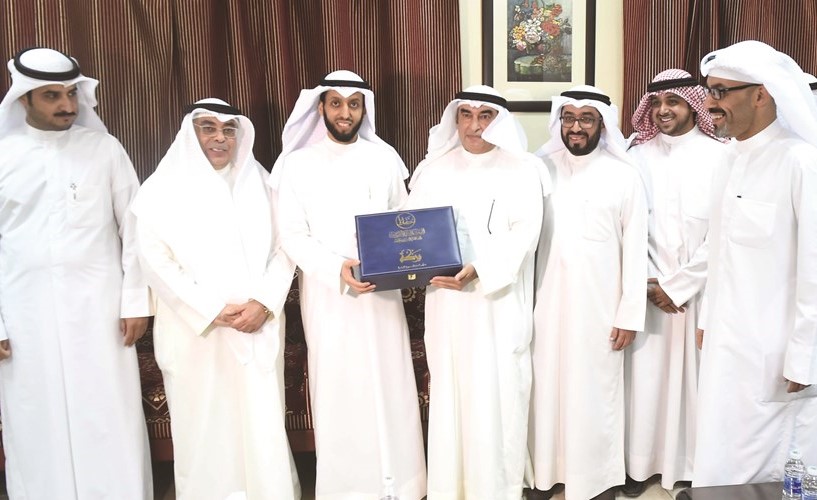 تكريم على هامش استقبال المهنئين﻿