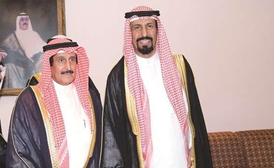 الشيخ د.إبراهيم الدعيج مهنئا الشيخ علي الخالد﻿