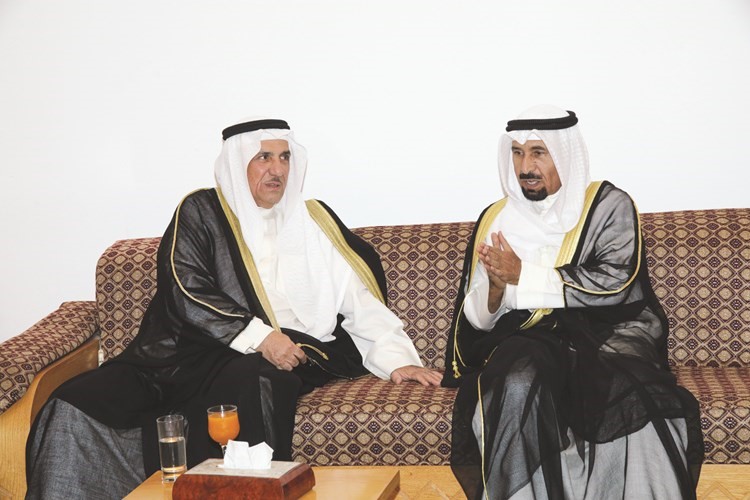 الشيخ علي الجابر مهنئا الشيخ فاضل الخالد﻿