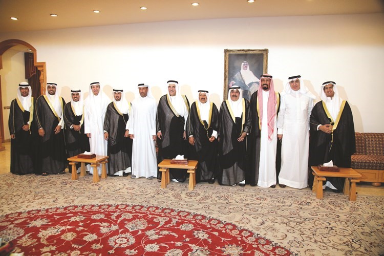الشيخ دعيج الخليفة والشيخ فيصل المالك يباركان 	 (زين علام)﻿