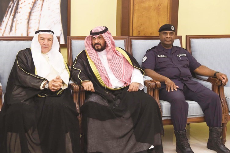 الشيخ طلال الخالد يقدم التهاني ﻿