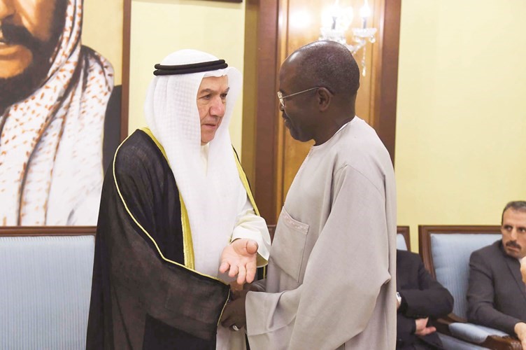 السفير السنغالي عبد الأحد امباكي مهنئا ﻿