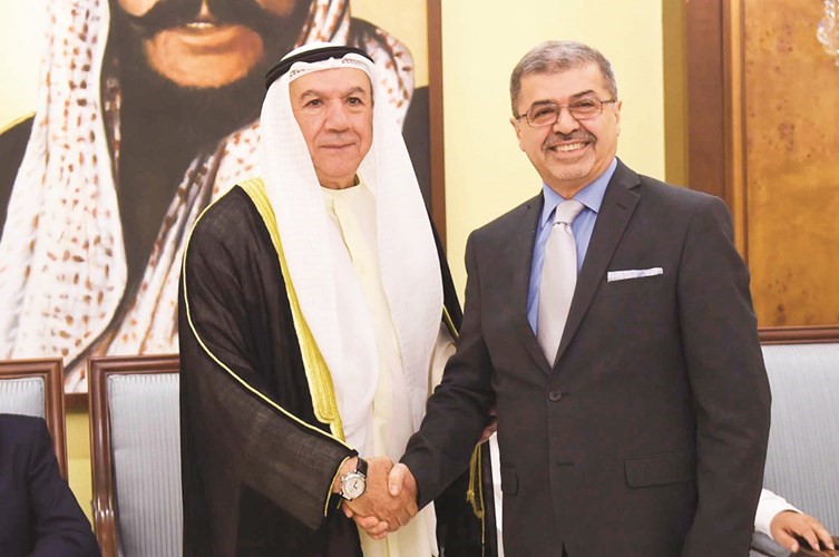 سفير العراق علاء الهاشمي يقدم التهاني ﻿