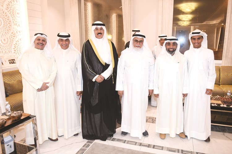 الشيخ محمد الخالد مباركا إلى د.عبد المحسن الجارالله الخرافي وم.عادل الخرافي وم.نبيل الخرافي ﻿