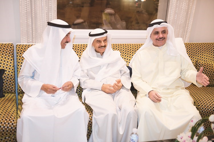 المستشارفيصل المرشد وعبدالعزيز الرومي يهنئان﻿
