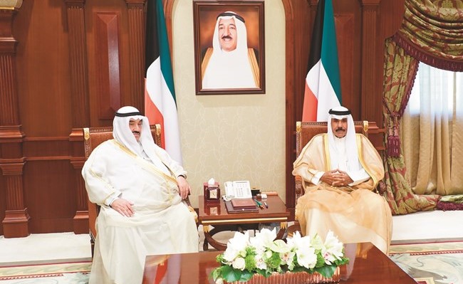 سمو ولي العهد الشيخ نواف الأحمد مستقبلا سمو الشيخ ناصر المحمد ﻿
