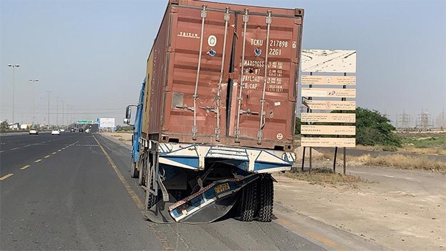 7 مصابين و وفاة سائق باص اثر حادث تصادم