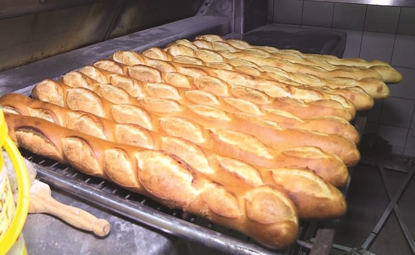 بالفيديو.. خبز الباغيت الفرنسي التقليدي يحتفل بعيده
