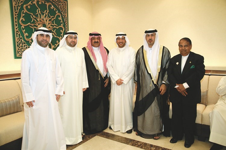 الشيخ أحمد اليوسف وسفير الإمارات صقر الريسي وسفير غايانا شمير علييباركون﻿