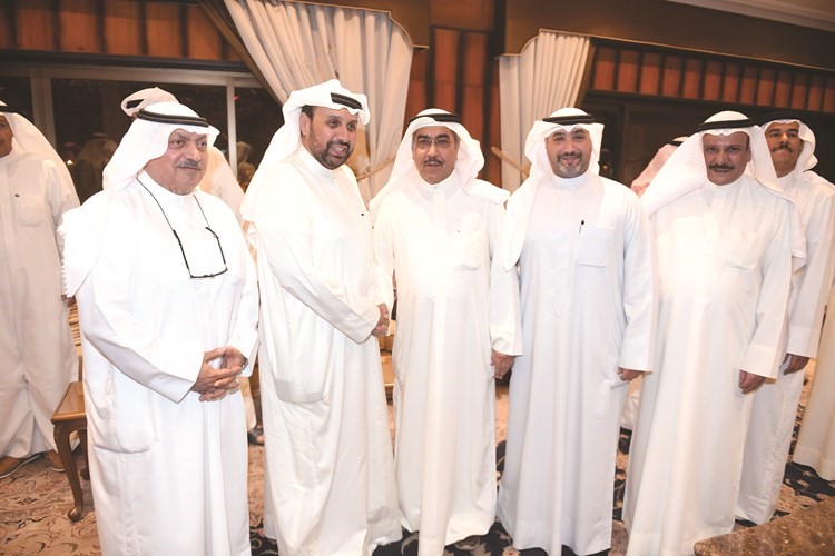 نائب رئيس التحرير الزميل عدنان الراشد وحسن الصايغ وسعود الخالدي يهنئون﻿