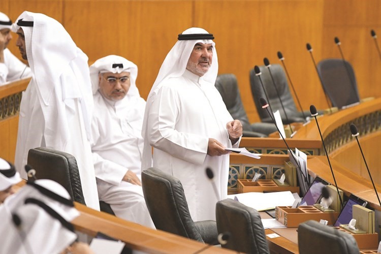 صالح عاشور متحدثا﻿