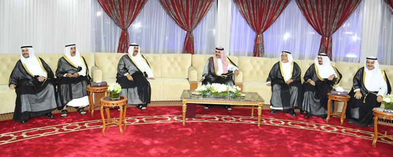 سمو ولي العهد يزور ديوانية شعراء النبط