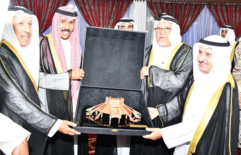 سمو ولي العهد يزور ديوانية شعراء النبط