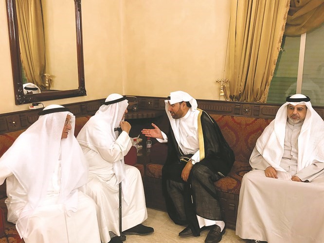 الشيخ حمد جابر العلي مع المهنئين﻿