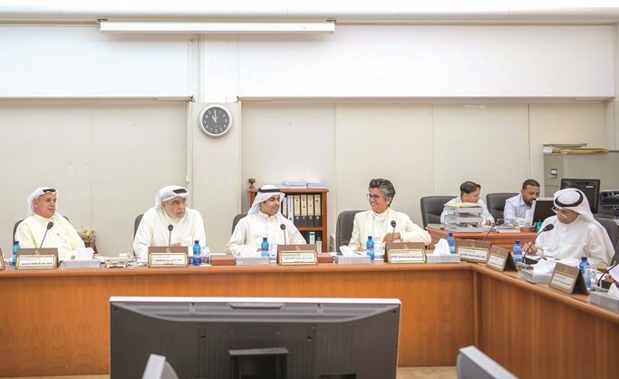 جانب من اجتماع سابق للجنة الميزانيات﻿