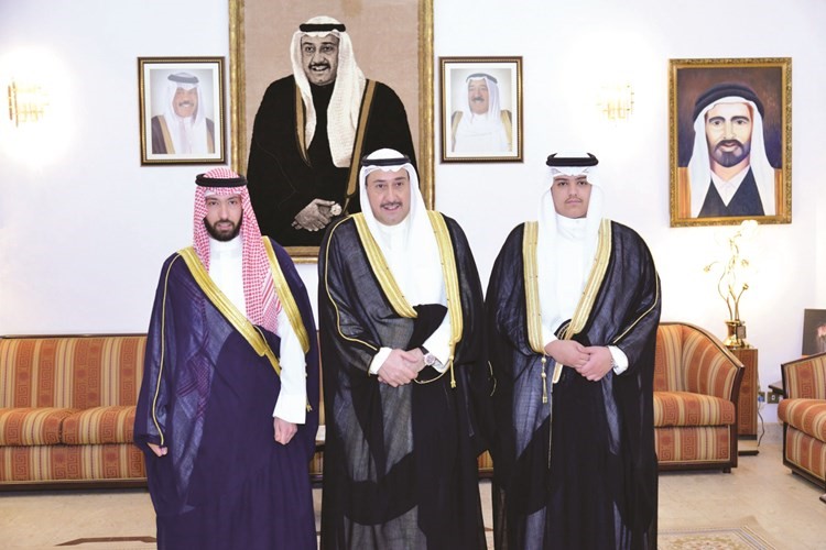الشيخ فيصل الحمود ونجلاه الشيخ مالك والشيخ حمود ﻿