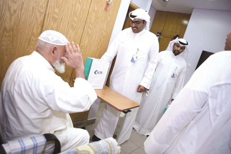 «KIB» يتفقد أحوال المسنين والأيتام خلال رمضان