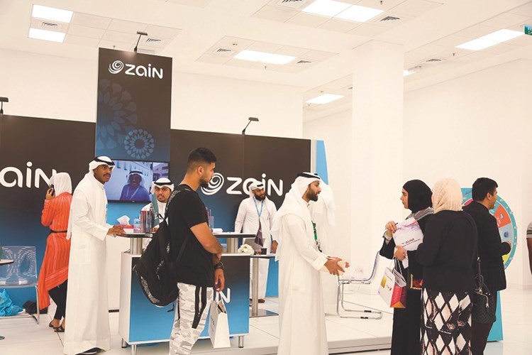 48 شركة رائدة شاركت في معرض التوظيف السادس في AUM