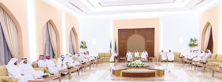 صاحب السمو الأمير الشيخ صباح الأحمد خلال استقبال المستشار يوسف المطاوعة وأعضاء المجلس الأعلى للقضاء﻿