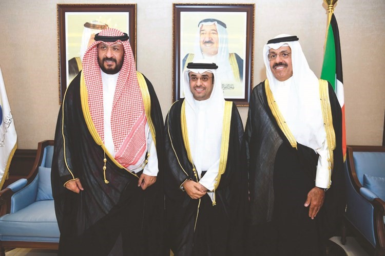 الشيخ طلال الخالد وناصر الحجرف يهنئان ﻿