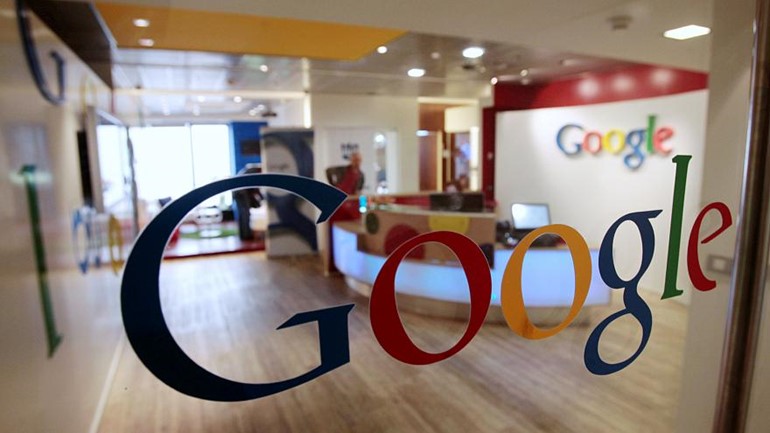"غوغل" تضيف خاصية جديدة إلى تطبيق "لايف ترانسكرايب" لتحويل الأصوات إلى نصوص