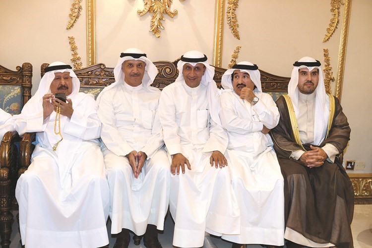 الشيخ صباح ناصر المحمد وفيصل الجزاف وعدد من المهنئين ﻿