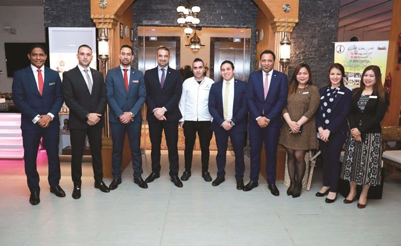 ربيع الأطرش متوسطا فريق عمل الأوتيل﻿
