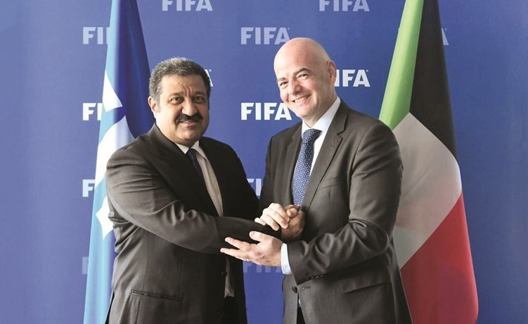 الشيخ أحمد اليوسف في لقاء سابق مع جياني إنفانتينو﻿