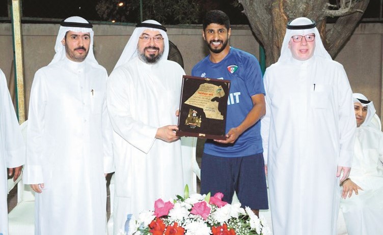 الشيخ طلال الفهد يكرم مساعد ندا بحضور عويس السبيعي ﻿