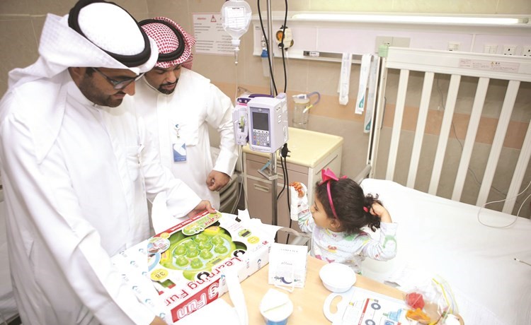 «KIB» يحتفل بالقرقيعان مع الأطفال في مستشفى الأميري