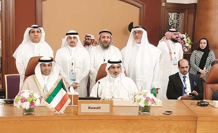 د.خالد الفاضل وهيثم الغيص ومحمد الشطي خلال اجتماع اللجنة الوزارية المشتركة لمراقبة الإنتاج في جدة	(كونا)﻿