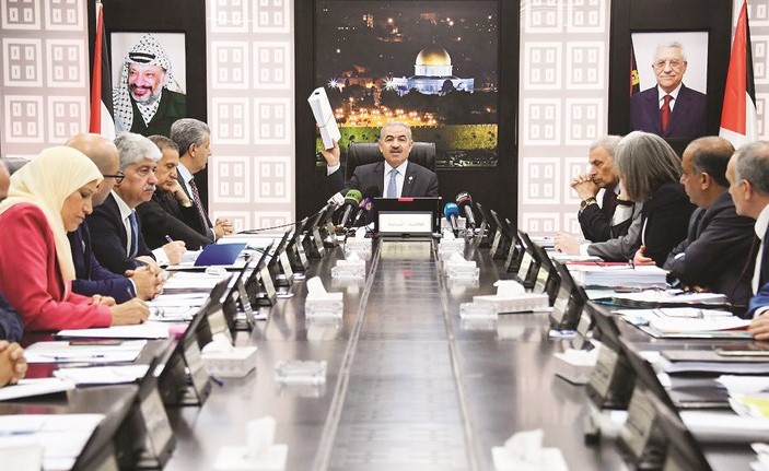 صورة وزعتها وكالة الانباء الفلسطينية لرئيس الوزراء محمد اشتية خلال اجتماع الحكومة أمس ﻿