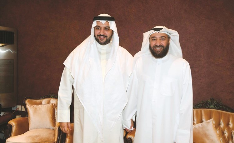 الشيخ مبارك العبدالله يقدم التهاني﻿