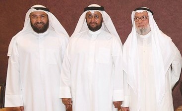 عمار العجمي متوسطا أحمد باقر ود. علي العمير﻿