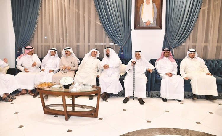 غنام الجمهور مع بعض الحضور﻿