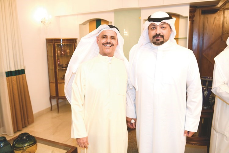 الشيخ يوسف العبدالله وم. نبيل الخرافي في ديوان الطبطبائي﻿