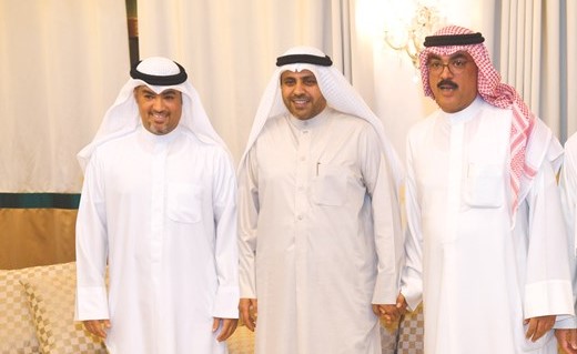 محمد الجبري يهنئ عمر الطبطبائي	(هاني الشمري)﻿