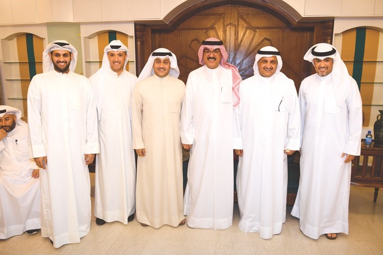 لؤي وطلال وأحمد الخرافي يهنئون﻿