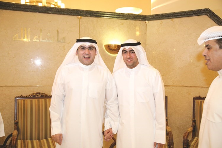 د. عبدالكريم الكندري مع الزميل سلطان العبدان﻿