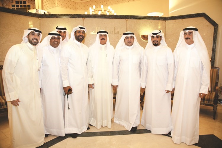 د. عبدالكريم الكندري متوسطا الحضور﻿