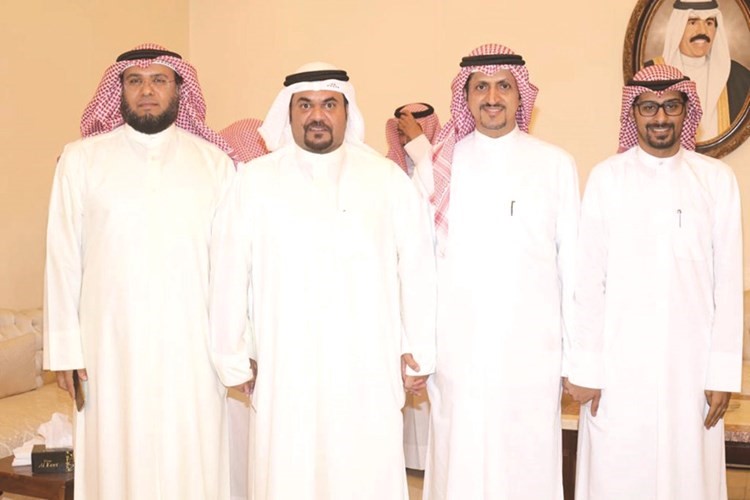 الشيخ صباح فهد الناصر متوسطا المهنئين ﻿