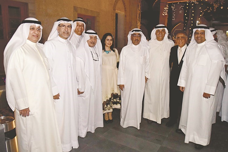 د.مبارك الرويعي وخالد الصديق وم.علي اليوحة والزميل عدنان الراشد وبدور المطيري وحسن الصايغ ود.وليد السيف ود.عيسى الانصاري وبدر الحماد ﻿