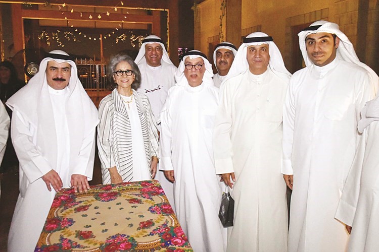 الشيخة حصة الصباح وم.علي اليوحة وكامل العبد الجليل ود.وليد السيف ود.محمد الرميحي ﻿