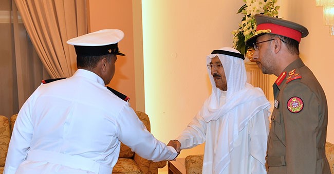سمو الأمير يقيم مأدبة إفطار على شرف وزير الدفاع ورئيس الأركان وكبار قادة الجيش