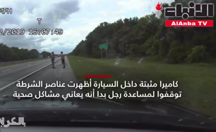 بالفيديو.. أمريكي تظاهر بأنه مريض يسرق سيارة شرطة توقفت لمساعدته