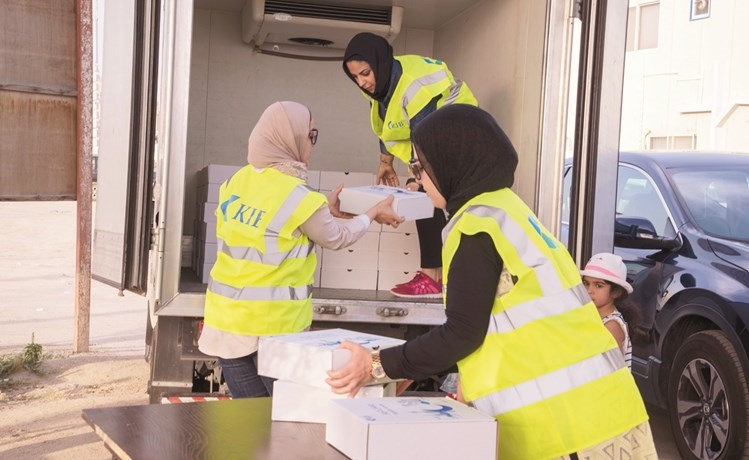 «KIB» يواصل توزيع وجبات إفطار الصائمين